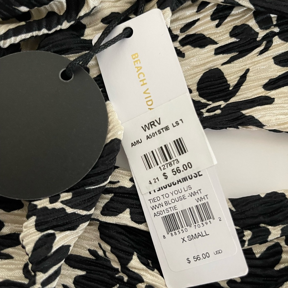 NWT Women’s Crop Tie Blouse. - Picture 7 of 7